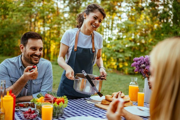 What are the best techniques for cooking over an open fire at UK campsites?